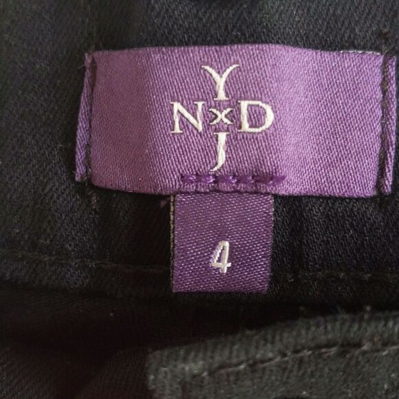 5/$55 NYDJ (Not Your Daughter's Jeans) black cotton blend Bermuda shorts, 4 - Picture 3 of 7